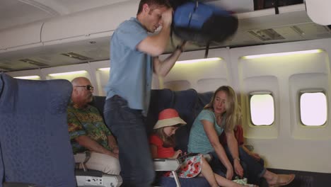 Family-boarding-a-plane