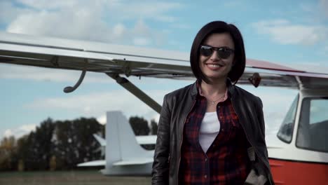 Attractive-friendly-woman-in-front-of-a-plane