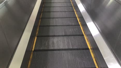 Slide-way-for-walking-in-airport