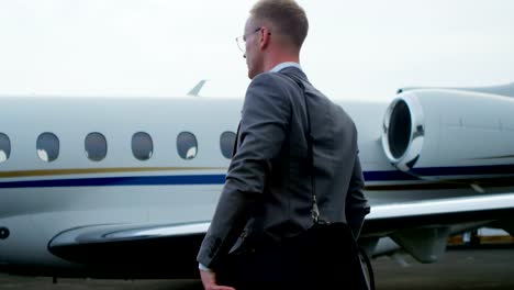 Businessman-walking-towards-private-jet-4k