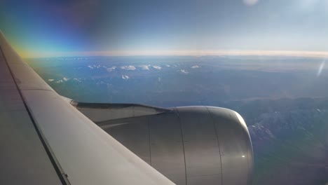 día-soleado-vuelo-china-de-panorama-4k-de-avión-motor-pasajero-ventana-vista