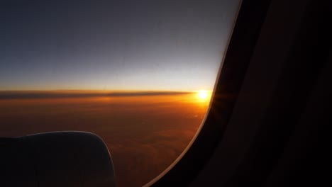 Sonnenuntergang-Sonne-Licht-Flugzeug-Fenster-Sitz-Flügel-Ansicht-4k-china