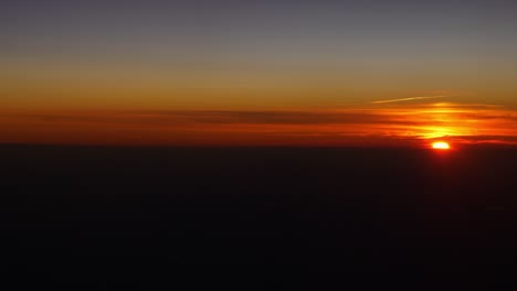 Sonnenuntergang-Sonne-Licht-Flugzeug-Fenster-Ansicht-Panorama-4k-china