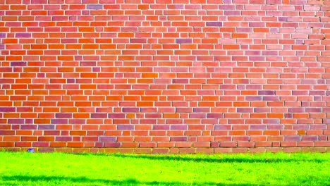 Hüpfen-Fußball-Ball-gegen-die-Wand,