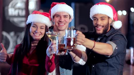 Friends-in-santa-hat-greets-new-friends