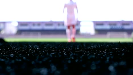 Silhouette-eines-Fußballspielers-ausgehen-zum-Stadion,-Slow-motion