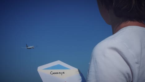 4k-Dublin-Airport,-Boy-Holding-a-Goodbye-Note