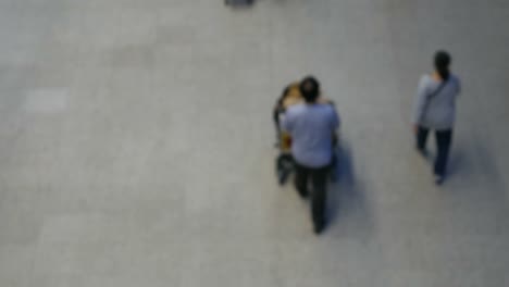 Tourists-at-airport