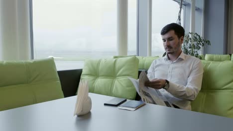 Businessman-sits-in-the-lounge-hall-of-the-airport