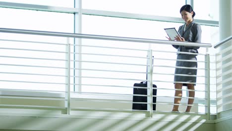 Businesswoman-communicating-with-colleagues-on-wireless-tablet-technology