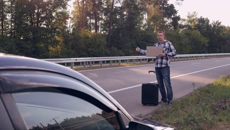 Traveller-get-town-hitch-hiking