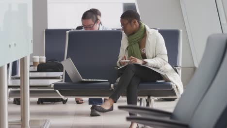 Businesswoman-working-at-airport