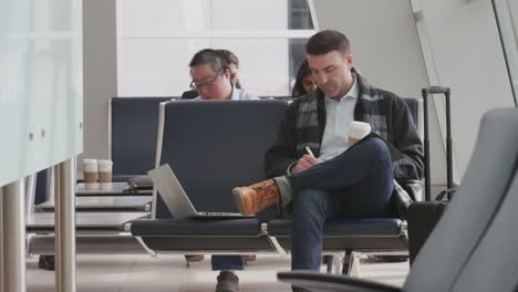 Businessman-working-at-airport