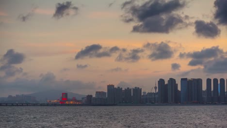 China-Sonnenuntergang-Himmel-Zhuhai-Stadtbild-Bucht-Panorama-4k-Zeitraffer