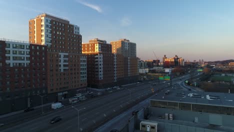 Luftaufnahmen-von-Harlem,-New-York-City-bei-Sonnenuntergang