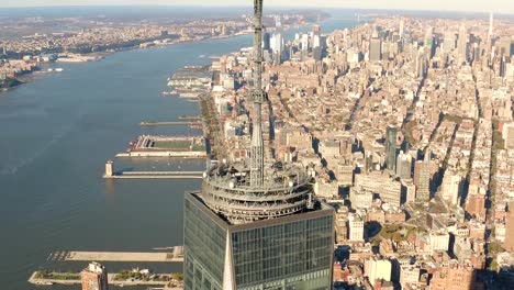 Luftaufnahme-des-Freedom-Tower-Manhattan-und-New-Jersey-4k