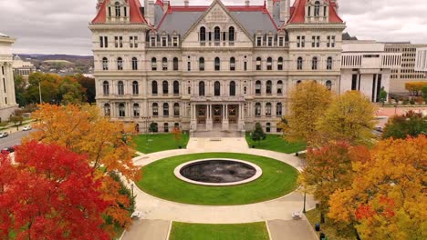 State-Capitol-Gebäude-Haus-Albany-New-York-Herbst-Farbe-Herbst-Saison