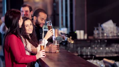 Group-of-girls-and-boys-at-the-bar