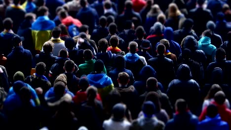 Fußball-Fans-Tribüne-Hände-winken,-entsprechen-singen-Parolen,-genießen