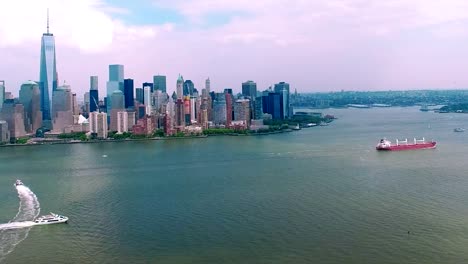 NYC-Antenne-gedreht-der-Innenstadt-mit-Blick-auf-Freedom-Tower