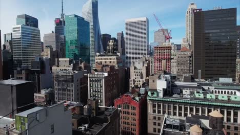 Midtown-Antenne-NYC-fliegen-durch