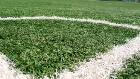 Nahaufnahme-der-heraus-der-bounds-Linien-auf-einem-Rasen-football-Feld