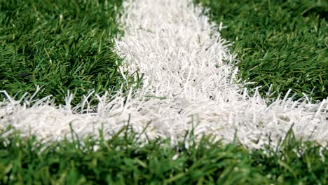 Nahaufnahme-der-heraus-der-bounds-Linien-auf-einem-Rasen-football-Feld