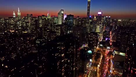 Abejón-del-atardecer-Manhattan-Skyline