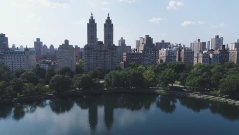 Luftaufnahme-von-Manhattan-Gebäude-und-dem-Central-park