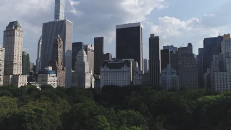 Vista-aérea-de-los-edificios-de-Manhattan-y-central-park