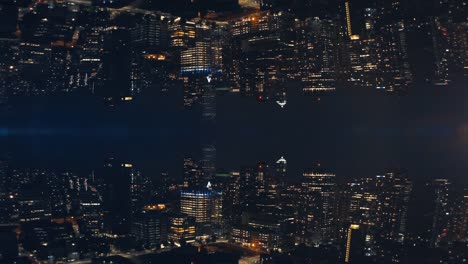 Abstrakte-Cityscape-Night-Hintergrund-der-Skyline-Gebäude-Spiegel-Antenne