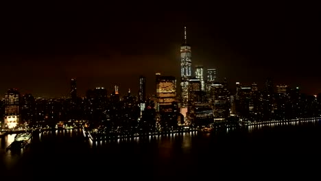 Baje-Manhattan---aérea-Skyline-de-World-Trade-Center-en-la-noche