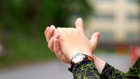 Boy-cheering-runners-and-clapping-hands-in-4k-slow-motion-60fps