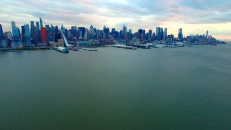 Panning-Shot-Of-Manhattan-From-Hudson-River