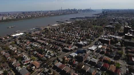 Cliffside-Park-NJ-puente-aéreo-casas-con-Manhattan-en-fondo-de