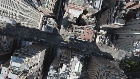 Aerial-Of-NYC-Slow-Descending-Shot-Viewing-Traffic