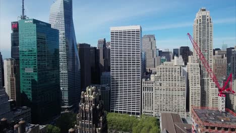 Midtown-NYC-aérea-volando-sobre-ave-5-biblioteca