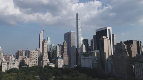 Vista-aérea-de-los-edificios-de-Manhattan-y-central-park