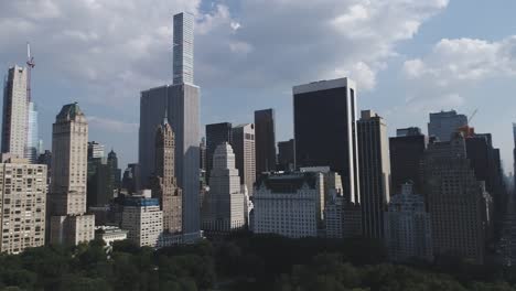 Vista-aérea-de-los-edificios-de-Manhattan-y-central-park