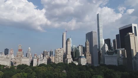 Luftaufnahme-von-Manhattan-Gebäude-und-dem-Central-park