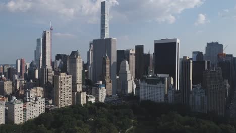 Vista-aérea-de-los-edificios-de-Manhattan-y-central-park