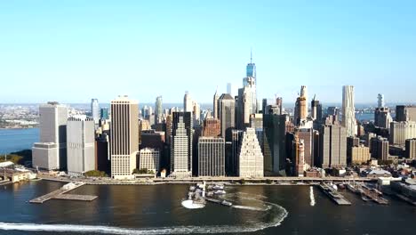 Aerial-view-of-the-Manhattan-district-on-the-shore-of-the-East-river-in-New-York,-America-in-sunny-day