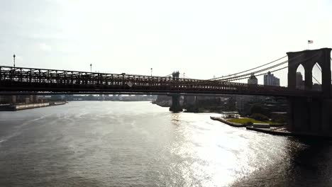 Aerial-view-of-the-East-river-in-New-York,-America.-Drone-flying-over-the-Brooklyn-bridge,-view-on-Manhattan-bridge