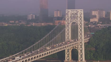 Vista-aérea-del-puente-de-George-Washington-a-lo-largo-del-río-Hudson.