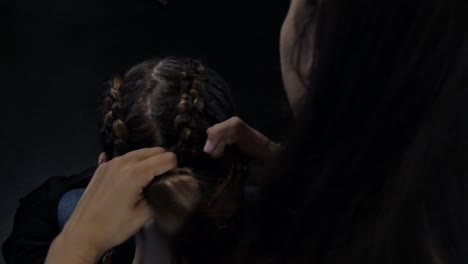 Close-of-of-Girlfriends-Braiding-Hair