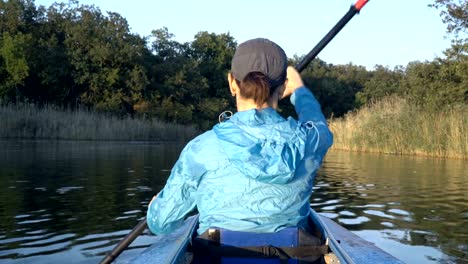 Girl-swims-on-a-kayak