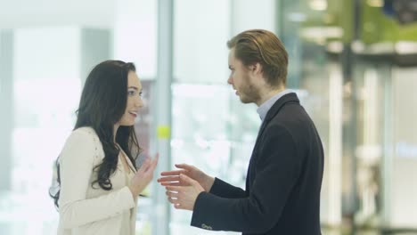 Young-Couple-is-Fighting,-Girl-is-Slapping-a-Man-in-Shopping-Mall.