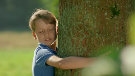 child-hugging-tree