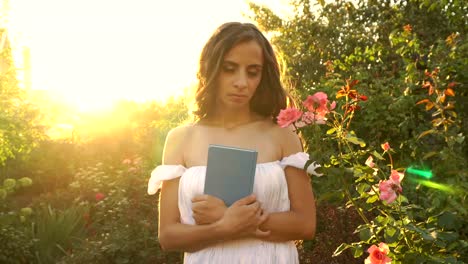 Two-sisters-outdoors-with-books