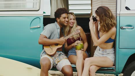 Estilo-de-vida-amigos-en-la-playa